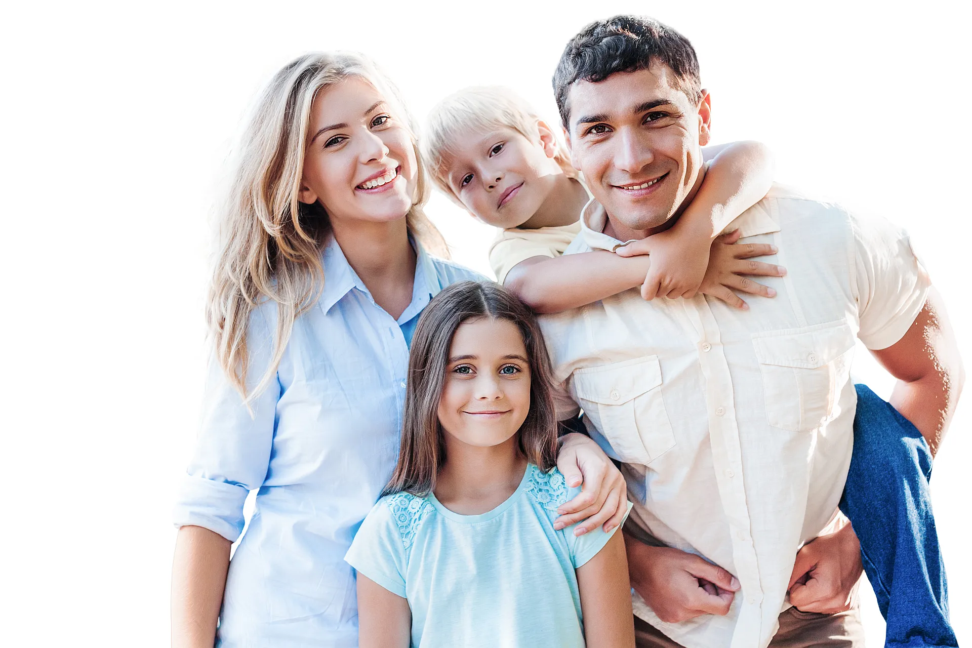 Eine glueckliche vierkoepfige Familie